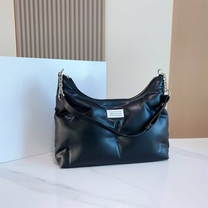 MAISON MARGIELA (メゾン マルジェラ) GLAMSLAM HOBOバッグ 黒 トートバッグ 肩掛け 鞄 男女兼用 35*10*26cm