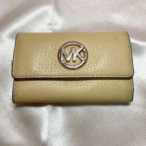 マイケルコース キーケース　6連　レザー　革　レディース　ロゴ　イエロー　黄色　MICHAEL KORS USED 大人気　定番　シンプル　キーリング