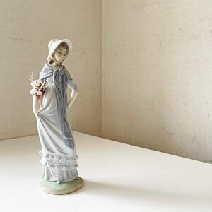 ◎ リヤドロ LLADRO ナオ NAO 帽子を被った女性 フィギュリン H31cm 陶器人形 ポーセリンアート 置物 スペイン