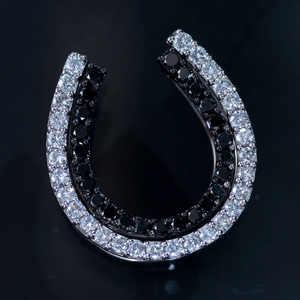 F0532【Horseshoe】馬蹄 天然上質ダイヤモンド、ブラックダイヤ１．００ct 最高級18金WG無垢ペンダントトップ