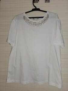 ZARA　Tシャツ　ホワイト　サイズS　ネックレス風　ビジュー付き　美品