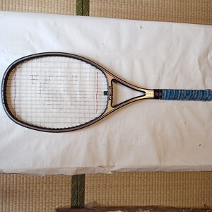 No.671 テニスラケット YONEX