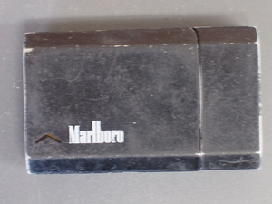 中古 Marlboro マルボロ GAS 圧電素子 電子着火 ガスライター BLACK GOLD ブラックゴールド 煙草ノベルティグッズ 管理No.11354