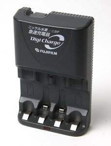 富士フイルム　ニッケル水素/ニカド急速充電器　FNW-D