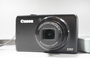 1円~【a224】Canon／キャノン　PowerShot S90　PC1429　ブラック　コンパクトデジタルカメラ　バッテリー・充電器付