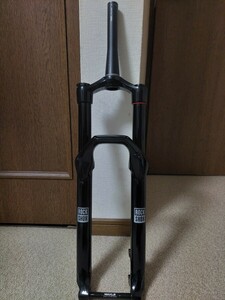 落札し到着後 直ぐに塗り替えましたが サイズ合わず ROCKSHOX 35 GOLD RL 29inch 150mm Boost 44オフセット