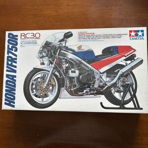 タミヤ1/12 ホンダ VFR750R(問屋直、シュリンク封印): RC30