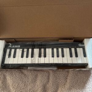 Alesis MIDIキーボード USBコントローラー 32鍵 ベロシティ対応 音楽製作ソフトウェア付属 Qmini