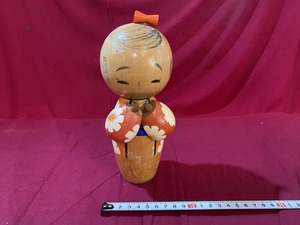 ｃ▲*　こけし　１体　りぼん　ちゃんちゃんこ　コスモス　郷土玩具　木地玩具　お土産　置物　癒し　/　G17上