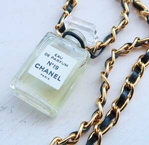 CHANEL 本物 シャネル ネックレス/香水/香水瓶/パルファム/NO.19 EAU DE PARFUM/ゴールドチェーン/ブラックレザー/マトラッセ