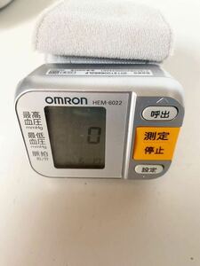OMRON デジダル手首式血圧計 HEM-6022【通電ジャンク品】