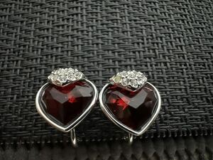 Swarovski スワロフスキー レッド　ハート　イヤリング 両耳揃い アクセサリー　箱無し　 A-961