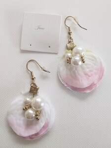 新品未使用　Juno　パールビーズ　桜　花びら風　ピンク　フックピアス