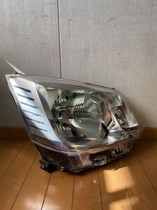 ダイハツムーヴ 純正右ヘッドライト電球付きDAIHATSU MOVE ORIGINAL HEADLIGHT HEADLAMP即発送 81110-B2810 no#58