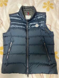 美品　MONCLER モンクレール　ダウンベスト　アウター　サイズ3(L) ブラック　 ロゴワッペン