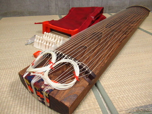 琴 17弦 すだれ彫り くり甲 琴台 琴柱 高級琴爪 セット 和楽器 管理6J0523B-H10