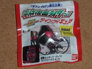 セブンイレブン　限定企画　平成仮面ライダー フェア ツインフィギュア　#仮面ライダーディケイドコンプリートフォーム