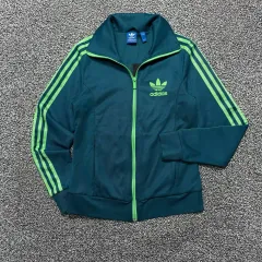 【雷市場（ポンジャン）商品韓国直送】 Name ： adidas(アディダス) ヨーロッパ シグネチャーロゴ グリーンカラー ジャージ :)