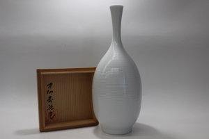 f103 技工名品 名工 中仙窯 中尾恭純 白磁 千段 一輪差 花入 高さ28.7cm 共箱 未使用 美品 飾壷 花生 花瓶 煎茶道具 本物保証◆師)井上萬二