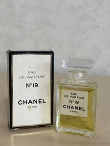 シャネル ミニ香水 No19 オードパルファム EDP 4mlサイズ CHANEL 定形外郵便は140円 ゆうパケット　ボトルタイプ　残量たっぷり