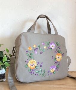 ハンドメイド☆手刺繍　ビオラ ハートリース　ボストン　2WAY ショルダーバッグ　グレージュ