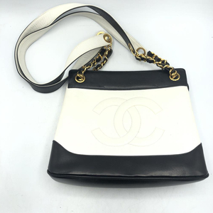 【中古】CHANEL ココマーク バイカラー チェーンショルダーバッグ ブラック ホワイト　シャネル[240017672961]