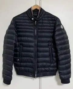 【送料無料】MONCLER（モンクレール）のダウンジャケット　ネイビー　紺