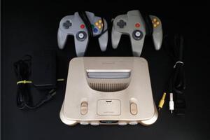 ★任天堂 N64 ニンテンドウ64 本体 ゴールド 動作確認済★0977 セット コントローラー ACアダプタ AVケーブル 動作品 現状品 ジャンク 平成