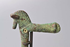 【 古代ローマ　ルリスタン青銅器　馬型ピン　】
