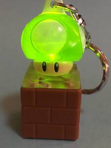 光るキーホルダー ブロック 緑のキノコ ＬＥＤ ライト スーパーマリオブラザーズ 任天堂 フィギュア マスコット アクセサリー