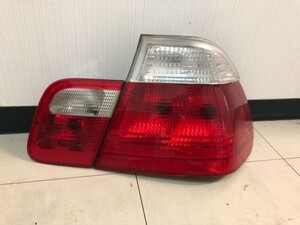 【24-i181】★ 中古・美品 ★ BMW E46セダン4ドア 99 ★ ノーマルテールランプ / ブレーキランプ 8383822 ★