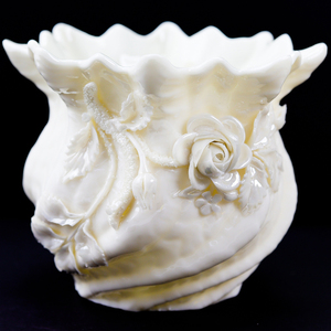 ベリーク BELLEEK 薔薇の花瓶 飾り壷