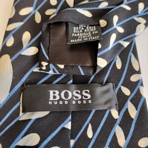 HUGO BOSS (ヒューゴボス)黒青ストライプ白丸ネクタイ