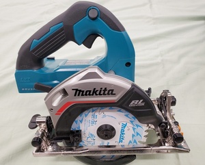 A031　中古美品！makita　125mm　充電式マルノコ　HS474D　18Vバッテリ2個付き　動作OK　送料無料　I000