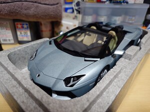 オートアート 1/18 ランボルギーニ アヴェンタドール LP700-4 ロードスター アズーロ テティス / ブルー ライトブルー