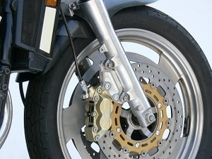 V-MAX1200　フロントキャリパーサポート　ブレンボ4P 40mm　OVER（オーヴァー）