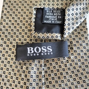 HUGO BOSS (ヒューゴボス)ゴールド黒ミクロ四角ネクタイ