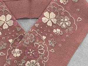 送料無料『撫松庵』ちりめん刺繍半衿　アンティーク系おしゃれな半衿です（桜・雪輪／レンガ色）