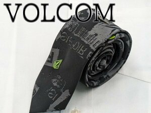 【ナロー 細身ネクタイ】【ボルコム】 OC 903 ボルコム VOLCOM ネクタイ 黒系 ブランドロゴ チャーム付き プリント