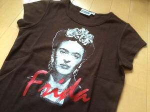 希少★industrias レディース 半袖 Tシャツ USA製 チカーナ フリーダ frida 茶 ブラウン Sサイズ 100%コットン EAST.LA仕入れ 新品