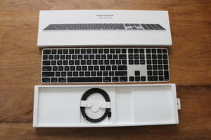 [現行モデル] AppleシリコンMacモデル用 Touch ID搭載 Magic Keyboard ブラック テンキー付き/US配列 A2520 MMMR3LL/A Black