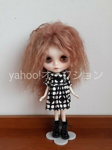 ※難あり アイチェンジ不可 Blythe カスタムブライス 本体 ウィッグ・アウトフィット・スタンド付き 28.5cmドール 超色白 リカボディタイプ