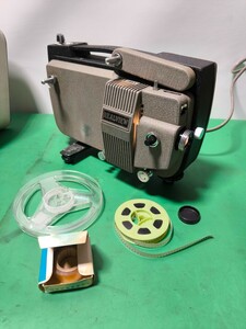 「2FZ311」Vintage Realview 8 Projector with case. Model SNS17 通電確認のみ 現状出品