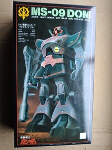 バンダイ　機動戦士ガンダムシリーズ　1/100スケール　リアルタイプ　モビルスーツ ドム　未組立品　プラモデル　ガンダム　