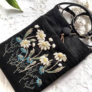 ◆はんど刺繍*お花刺繍ショルダーポシェット*タブレット*＊ブラックリネン＊ポケット多々＊handmade