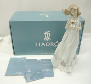 1000円スタート フィギュリン LLADRO リヤドロ 6777 Butterfly treasures 私の宝物 女性 蝶 付属品有 陶器人形 西洋工芸 置物 12 L10022