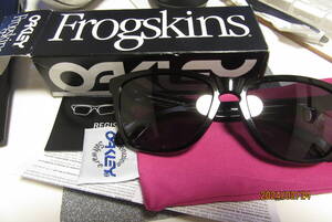 送料無料　オークリー　サングラス　Frogskins 