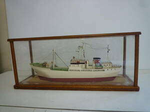 【6-5-21-5Ma】 　船 模型　漁船　木製　ハンドメイド　ガラスケース付き　飾り　コレクション