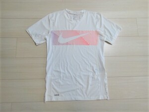 ★新品　ナイキ　NIKE　ランニングシャツ　★NIKE PRO素材　★DRY-FIT使用　★ストレッチ　★サイドスリット　★スウィッシュロゴ