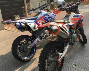 国内発送　マフラースライダー　マフラーガード　YZ250F　YZ450F　WR250R　WR250X　WR250F　汎用品　ブラック